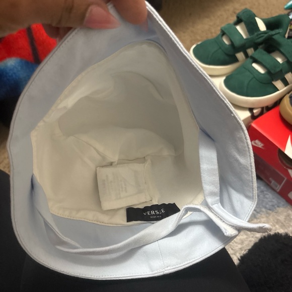 Versace - Picture 2 of 3